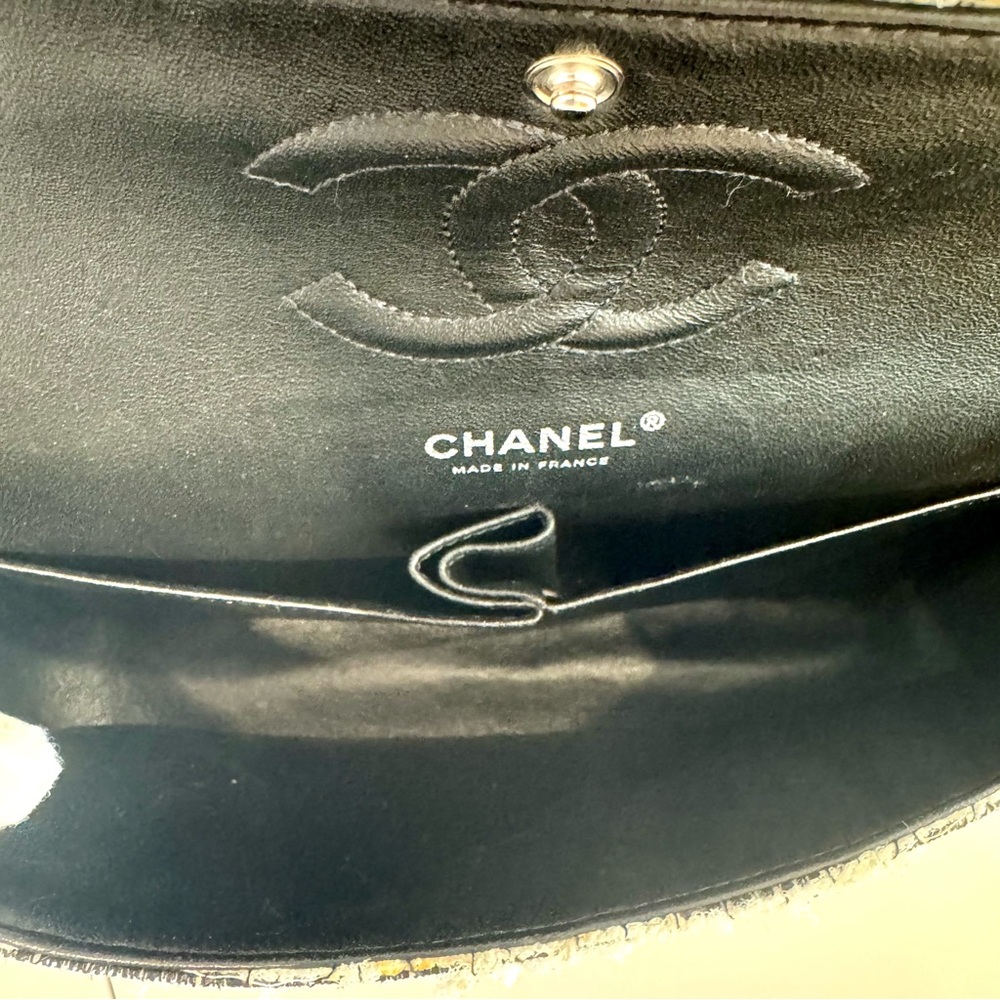 Rare Chanel 2.55 Garden Party CC Logo Charms Flap Bag In White & Black Tweed - Picture 15 of 16